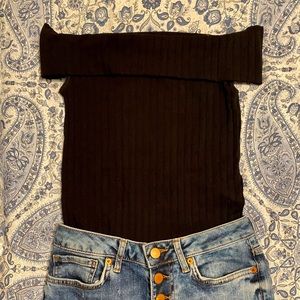 Black off-the-shoulder bodysuit🖤